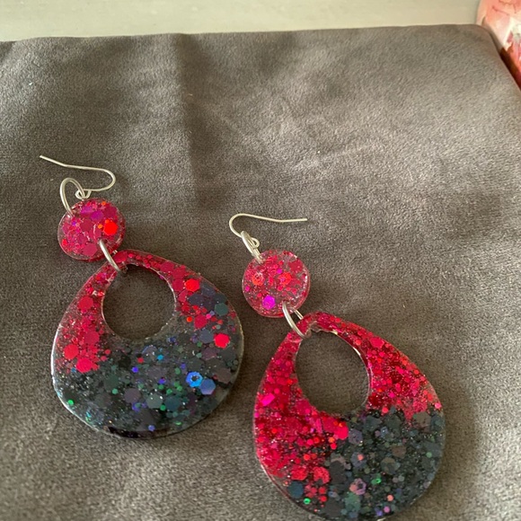 Dangle resin pierced earrings - Picture 3 of 4